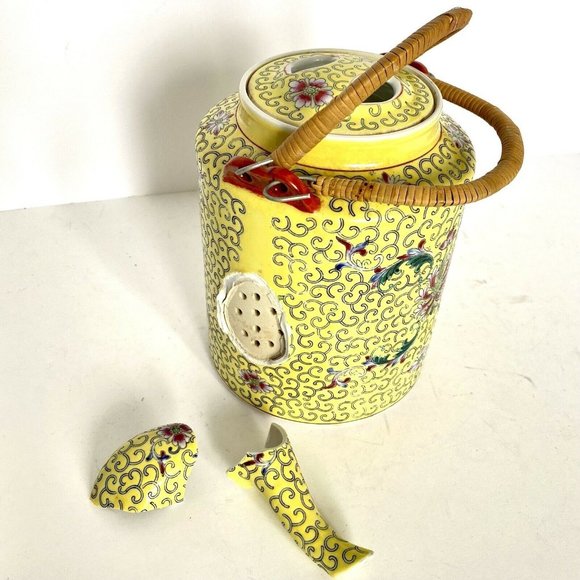 1972 Chinese Famille Juane Yellow Floral Enamel Jingdezhen Coffee Pot For PARTS - Picture 1 of 12